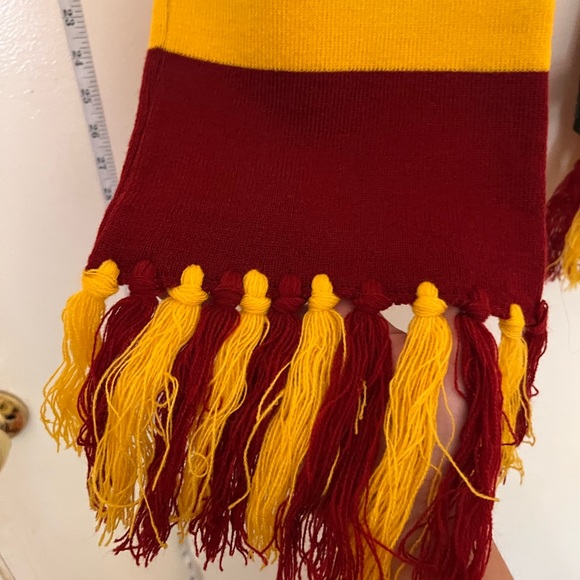 Gryffindor Harry Potter Scarf - Picture 3 of 6